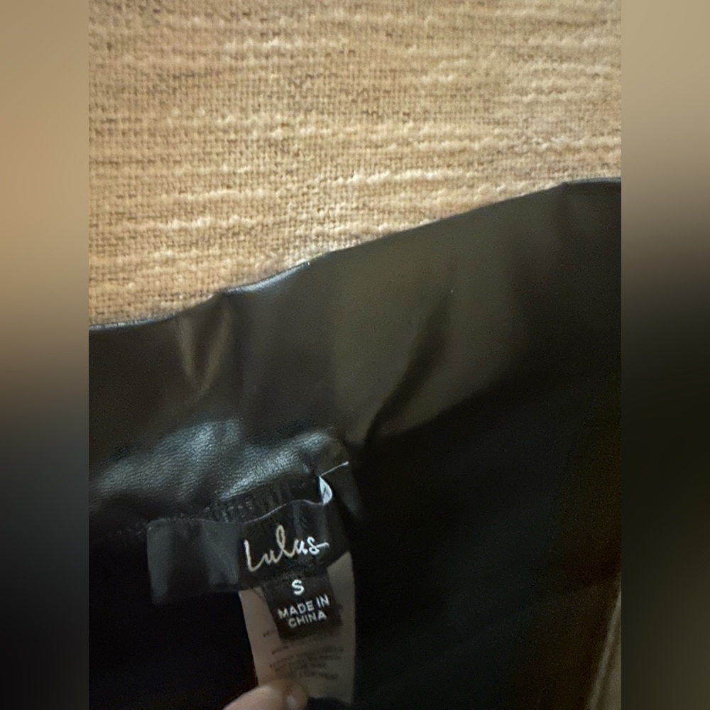 Lulu’s Vegan Leather Leggings - Picture 6 of 9